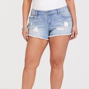 🔥Torrid distressed denim w/ pearls - vintage wash